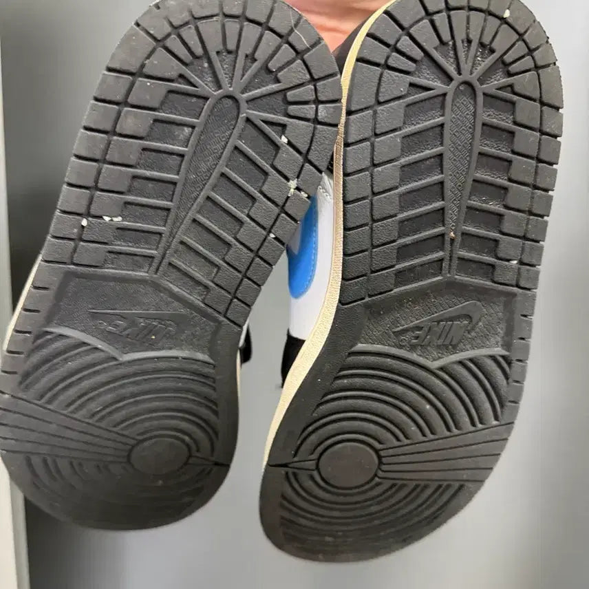 [BUNJANG] Nike Jordan 1 Low Black University Blue Sneakers / 조던 1 로우 블랙 유니버시티 블루 260 사이즈