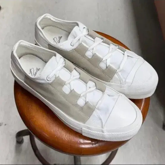 [SOLD OUT] 니들스 길리 스니커즈