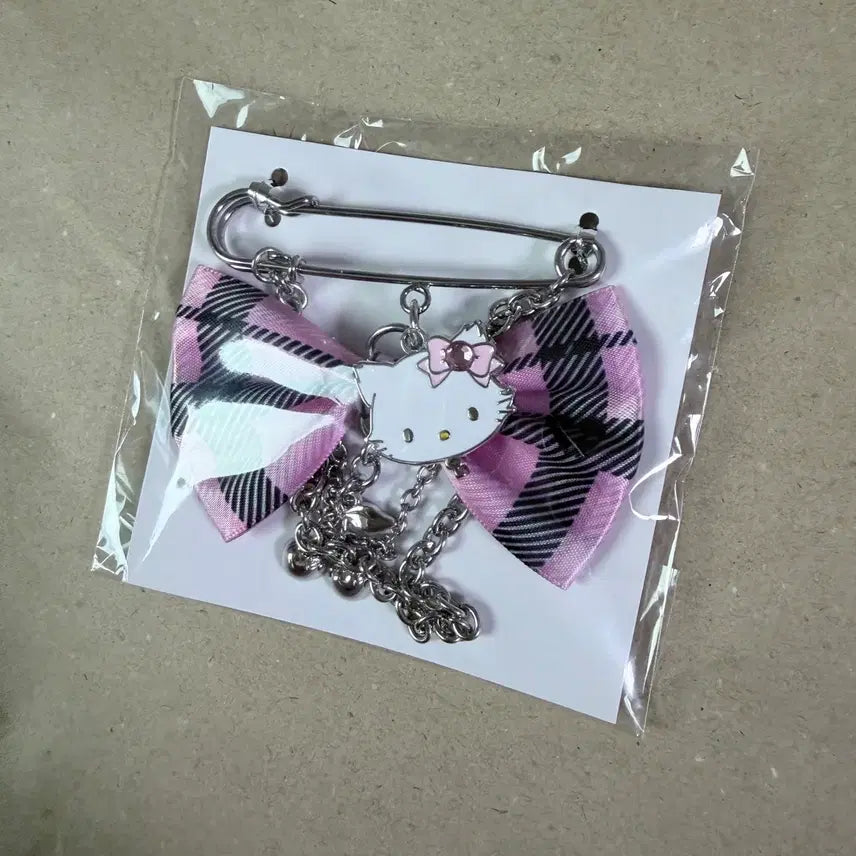 [BUNJANG] Sanrio Chammy Kitty Brooch Badge / 산리오 스위트 락 앤 체크 챠미 키티 브로치 뱃지