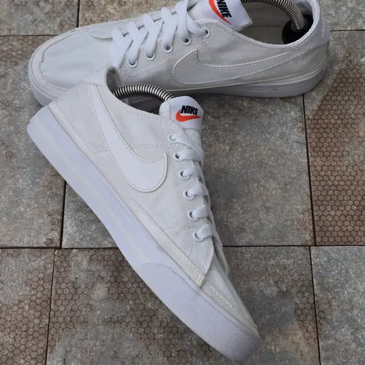 [BUNJANG] Nike Court Legacy Canvas Sneakers (230) / (230)나이키 코트 레거시 캔버스 스니커즈