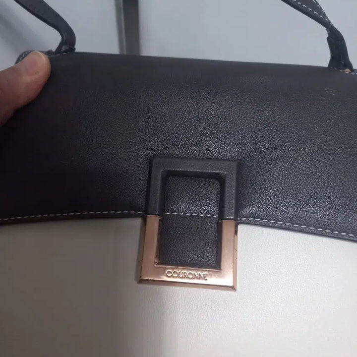 [BUNJANG] Couronne Ally Crossbody Bag / 쿠론 앨리. 크로스백. 다크브라운+아이보리