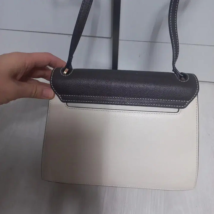 [BUNJANG] Couronne Ally Crossbody Bag / 쿠론 앨리. 크로스백. 다크브라운+아이보리