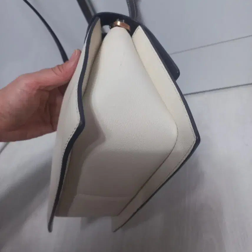 [BUNJANG] Couronne Ally Crossbody Bag / 쿠론 앨리. 크로스백. 다크브라운+아이보리