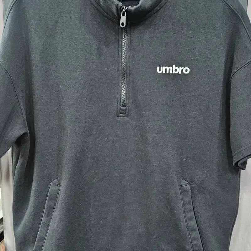 [SOLD OUT] 엄브로 블랙 반팔 하프집업 티셔츠 95