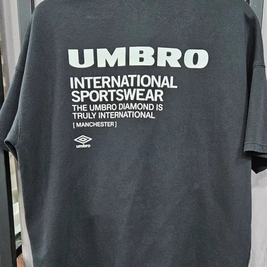 [SOLD OUT] 엄브로 블랙 반팔 하프집업 티셔츠 95