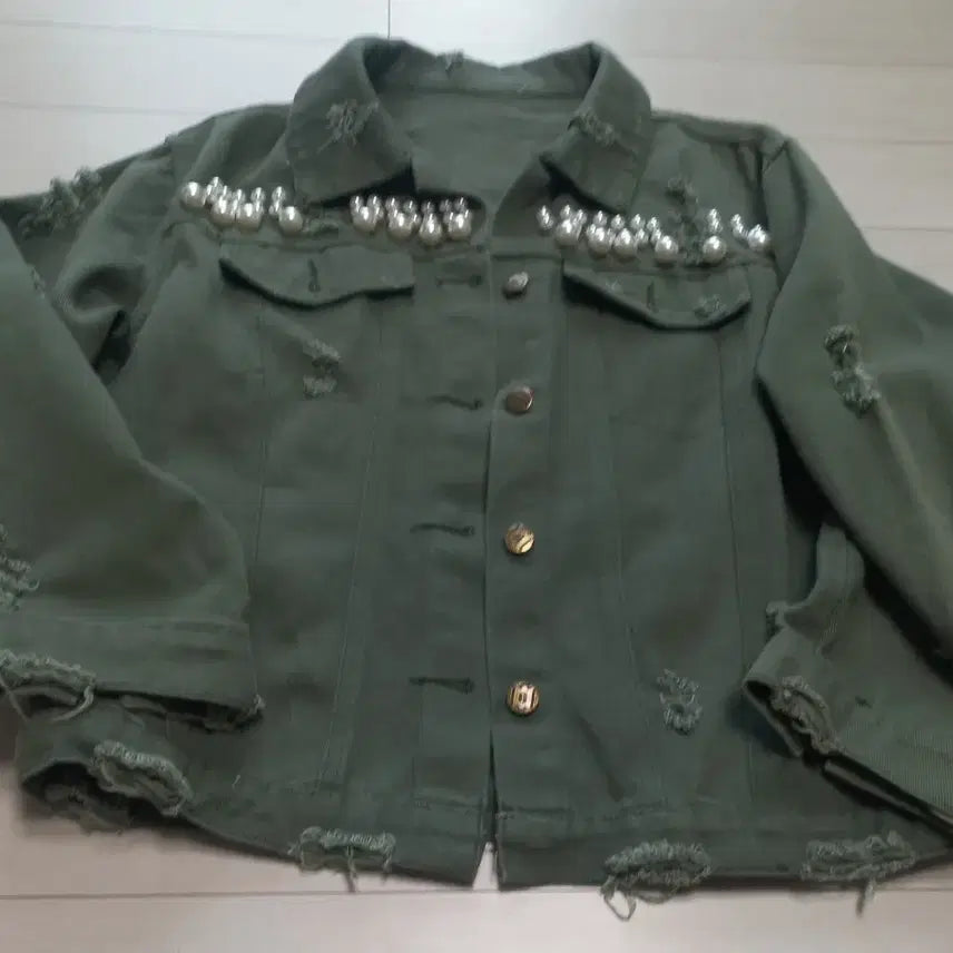 [BUNJANG] Unbranded Khaki Denim Jacket with Pearl Patches / 진주 패치 데미지 카키 데님 자켓66 미사용