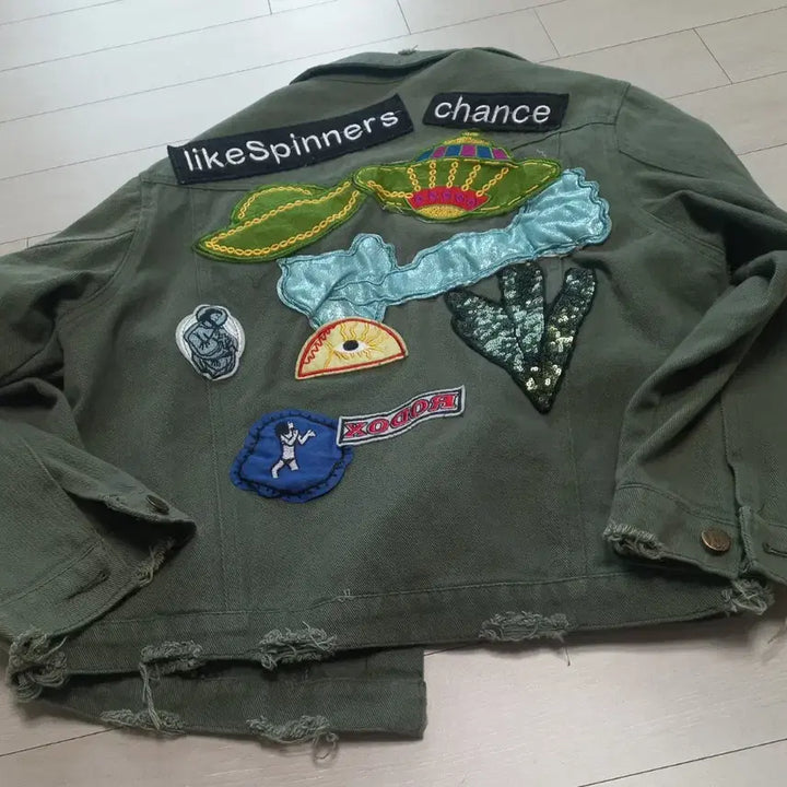 [BUNJANG] Unbranded Khaki Denim Jacket with Pearl Patches / 진주 패치 데미지 카키 데님 자켓66 미사용