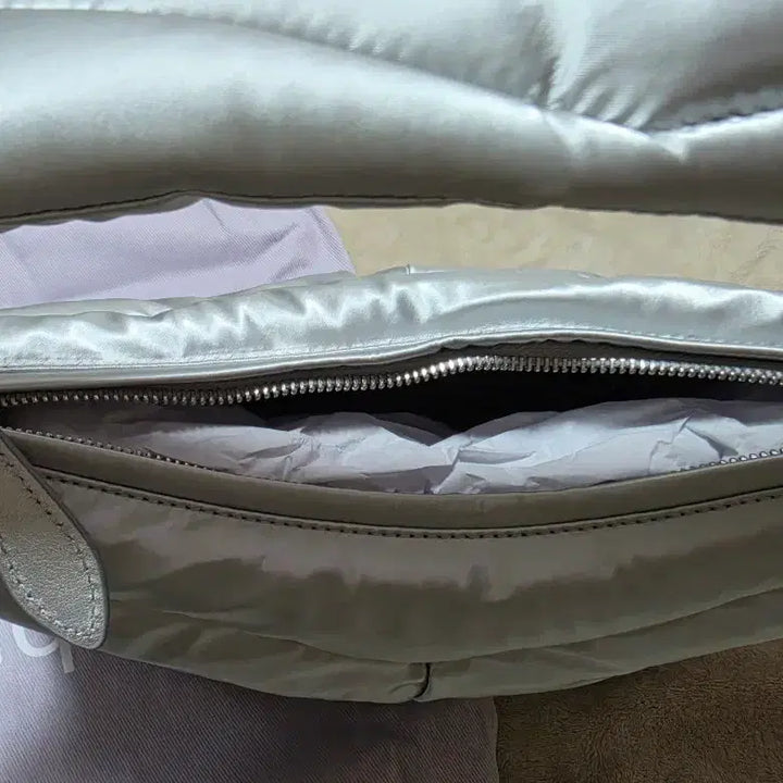 [BUNJANG] Vunque Orbit Comforter Shoulder Medium Silver Bag / 분크 새상품_오르빗 컴포터 숄더 미듐 실버