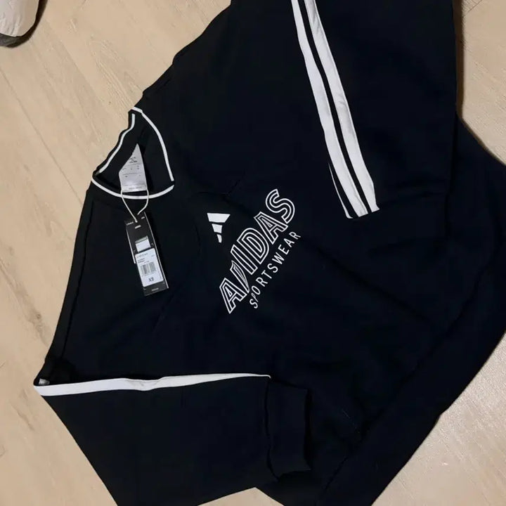 [BUNJANG] Adidas Three-Stripe Crop Black Sweatshirt XS / 아디다스 삼선 크롭 블랙 맨투맨 XS 새거