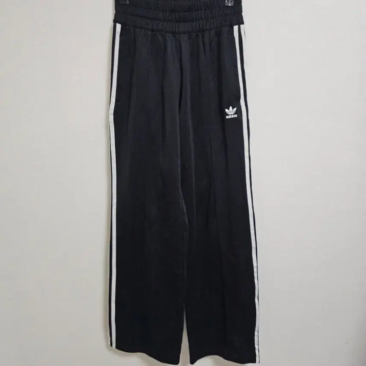[BUNJANG] Adidas Three Stripes Training Pants - Black (Size S) / 아디다스 삼선 트레이닝 바지 블랙S