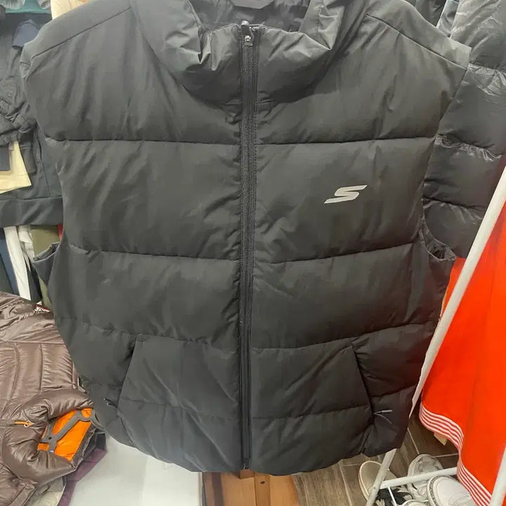 [BUNJANG] Skechers Black Padded Jumper (105) - Mint Condition / 스케쳐스 블랙 패딩 점퍼105. 사용감x