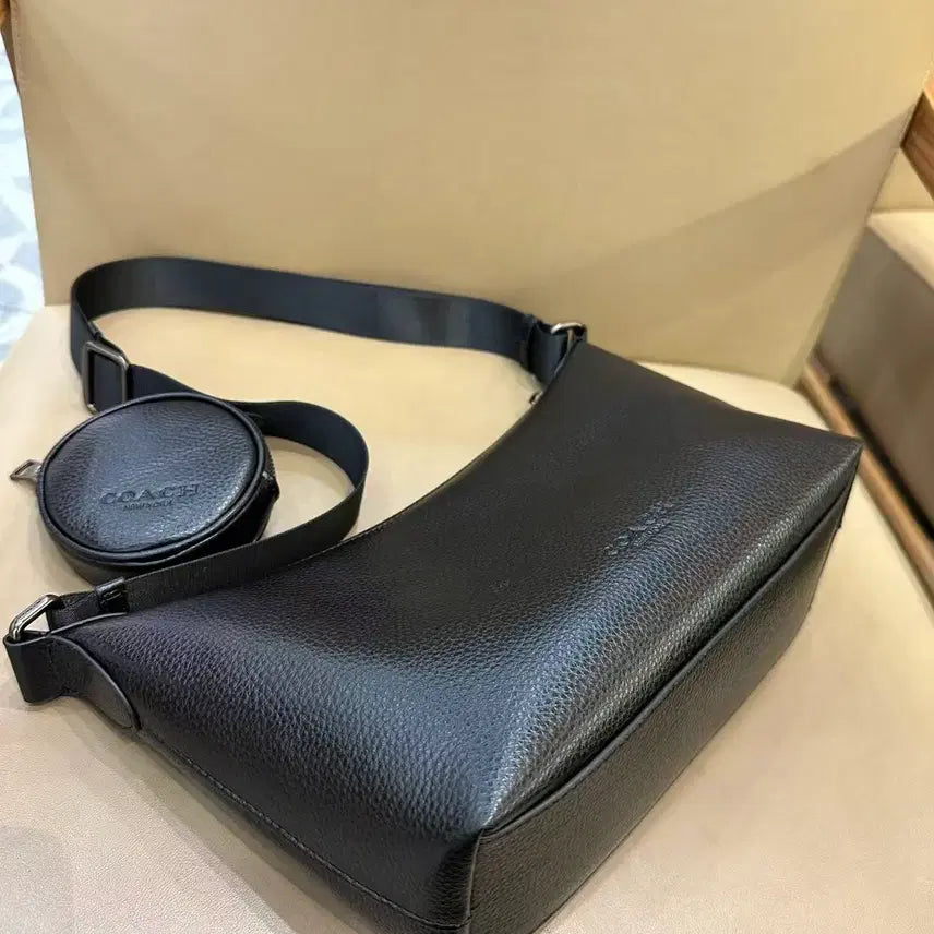 [BUNJANG] Coach All Over Pin Trumpet Hobo Shoulder Bag / 코치 남성 올오버 핀 트럼펫 호보 숄더 또는 크로스