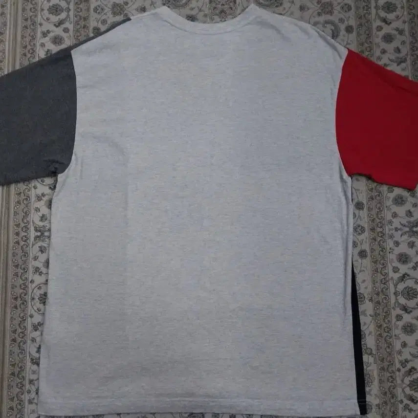[BUNJANG] 5252 O!Oi Color Block Short Sleeve T-shirt / 5252 오아이오아이 컬러블록 반팔티 F (100-105)