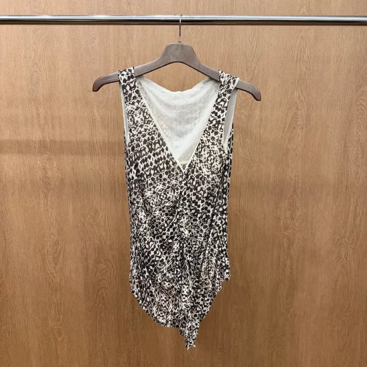 [BUNJANG] Max Mara Sleeveless Blouse Leopard Print Frill V-Neck / 막스마라 슬리브리스 블라우스 호피 패턴 프릴 브이넥 로우하이 헴 디테일
