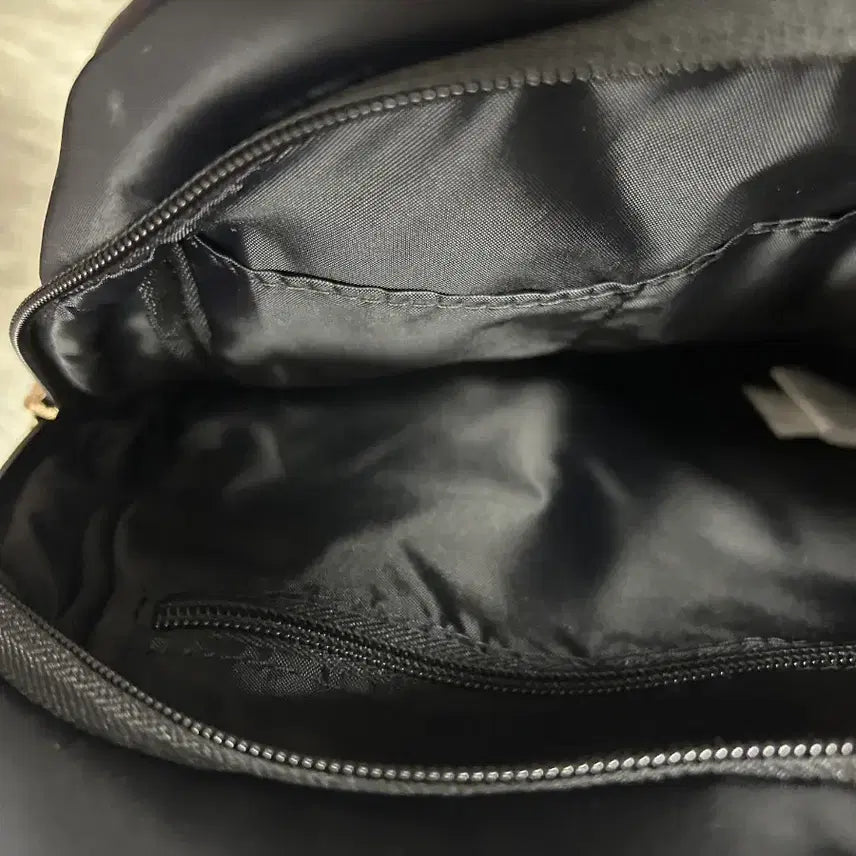 [BUNJANG] American Tourister Black Backpack / 아메리칸투어리스터 블랙 백팩 가방