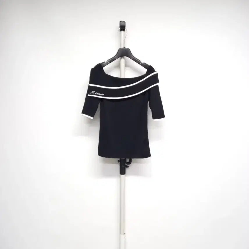 [BUNJANG] Egoist Off-Shoulder Knit Blouse / 새 에고이스트 춘하 오프숄더형 니트블라우스 66