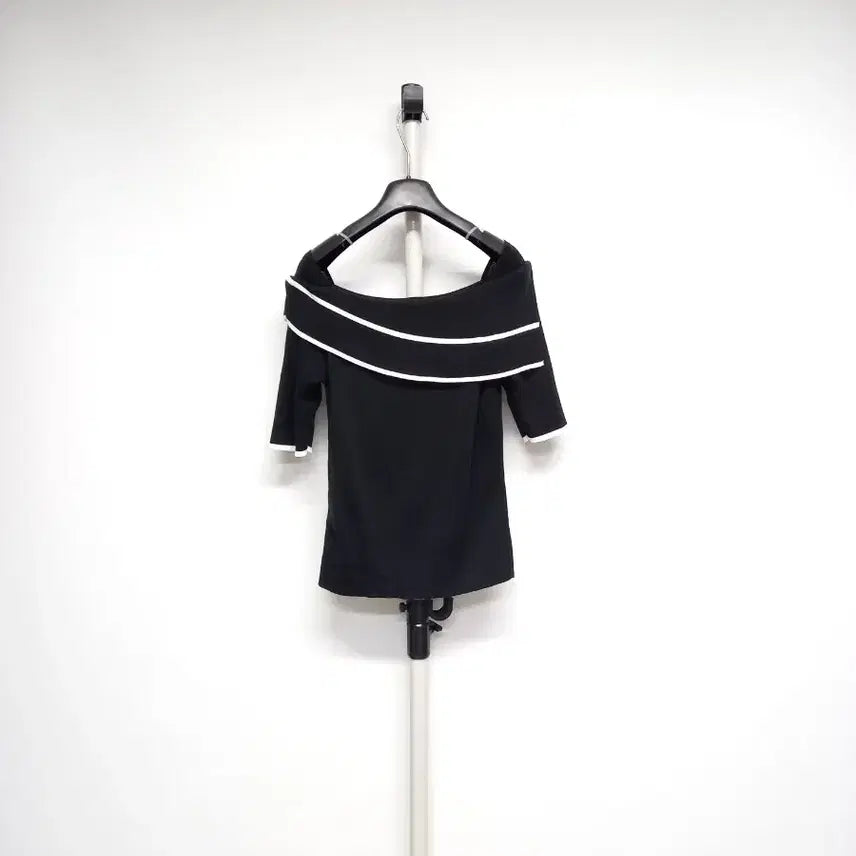 [BUNJANG] Egoist Off-Shoulder Knit Blouse / 새 에고이스트 춘하 오프숄더형 니트블라우스 66