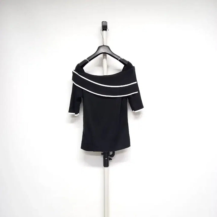 [BUNJANG] Egoist Off-Shoulder Knit Blouse / 새 에고이스트 춘하 오프숄더형 니트블라우스 66