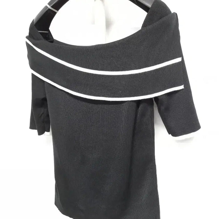 [BUNJANG] Egoist Off-Shoulder Knit Blouse / 새 에고이스트 춘하 오프숄더형 니트블라우스 66