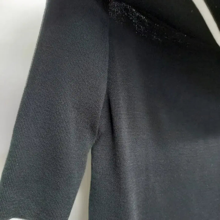 [BUNJANG] Egoist Off-Shoulder Knit Blouse / 새 에고이스트 춘하 오프숄더형 니트블라우스 66