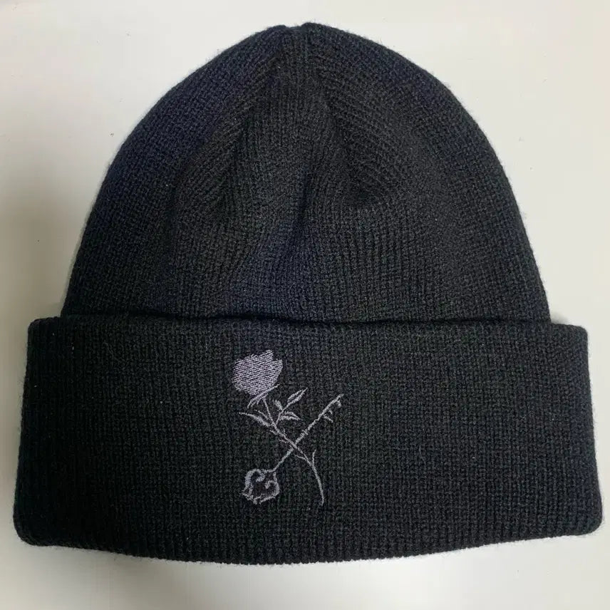 [BUNJANG] Unalloyed Rose Embroidery Beanie / 블랙 장미 자수 비니 어널로이드 비니 새상품