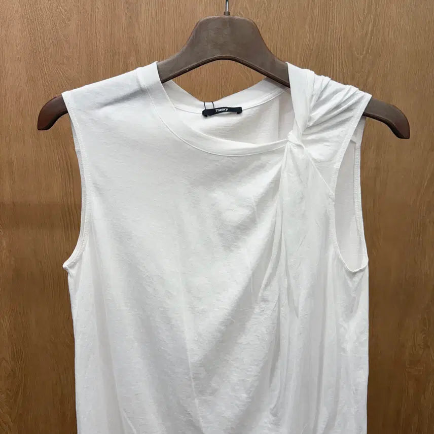 [BUNJANG] Theory Cotton Sleeveless Blouse with Side Twist Shirring Detail - White / 띠어리 코튼 슬리브리스 블라우스 사이드 트위스트 셔링 디테일 화이트