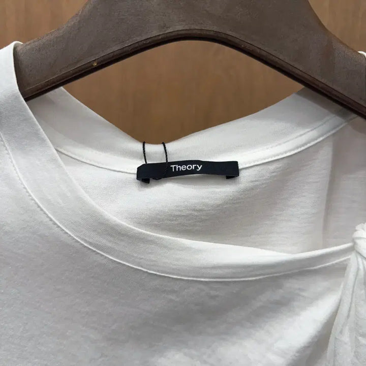 [BUNJANG] Theory Cotton Sleeveless Blouse with Side Twist Shirring Detail - White / 띠어리 코튼 슬리브리스 블라우스 사이드 트위스트 셔링 디테일 화이트