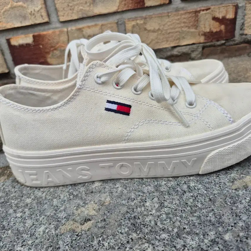 [BUNJANG] Tommy Hilfiger Ivory Canvas Sneakers / 타미진스 아이보리 캔버스 스니커즈
