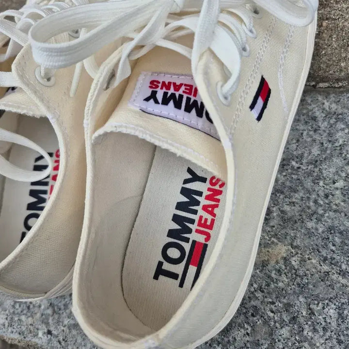[BUNJANG] Tommy Hilfiger Ivory Canvas Sneakers / 타미진스 아이보리 캔버스 스니커즈
