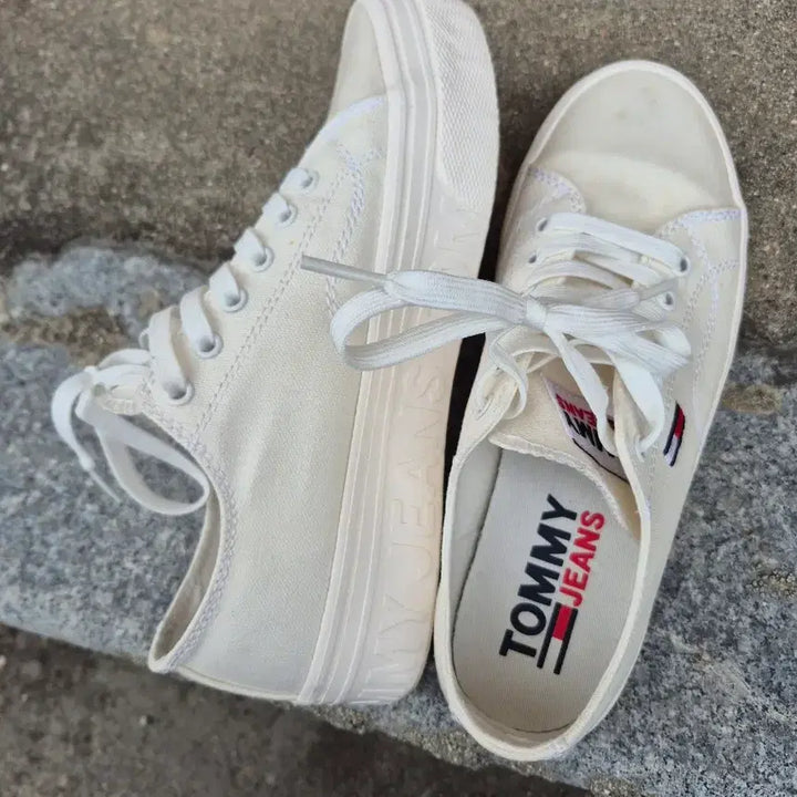 [BUNJANG] Tommy Hilfiger Ivory Canvas Sneakers / 타미진스 아이보리 캔버스 스니커즈