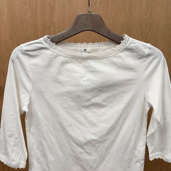 [BUNJANG] Courrèges 7/10 Blouse Lace Cuff Round Neck Slim Fit White / 꾸레쥬 7부 블라우스 레이스 커프스 라운드넥 무지 디테일 슬림핏 화이트