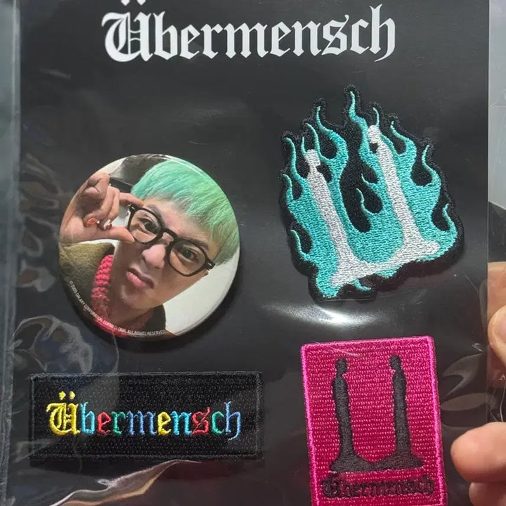 [BUNJANG] G-Dragon Weverse Shop Can Badge &amp; Wappen Set / [새상품] 지드래곤 위버멘쉬 캔뱃지 와펜세트