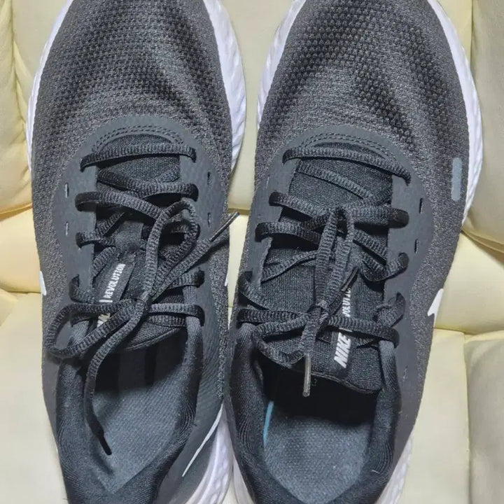 [BUNJANG] Nike Revolution 5 Sneakers / 나이키 레볼루션 5