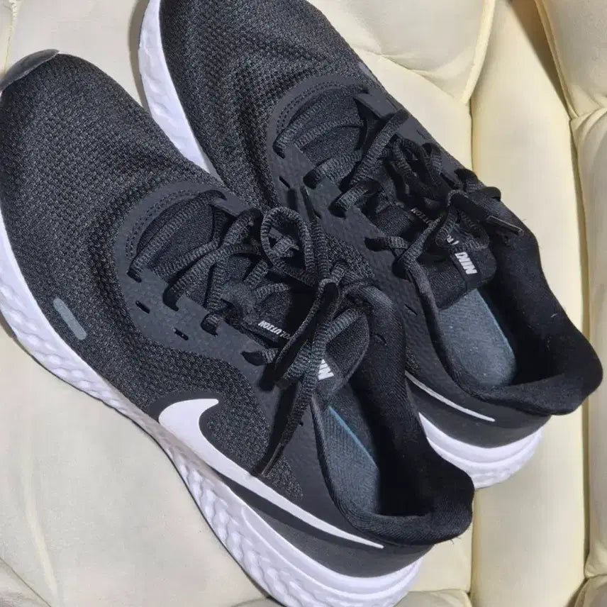 [BUNJANG] Nike Revolution 5 Sneakers / 나이키 레볼루션 5