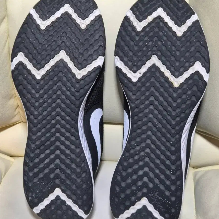[BUNJANG] Nike Revolution 5 Sneakers / 나이키 레볼루션 5