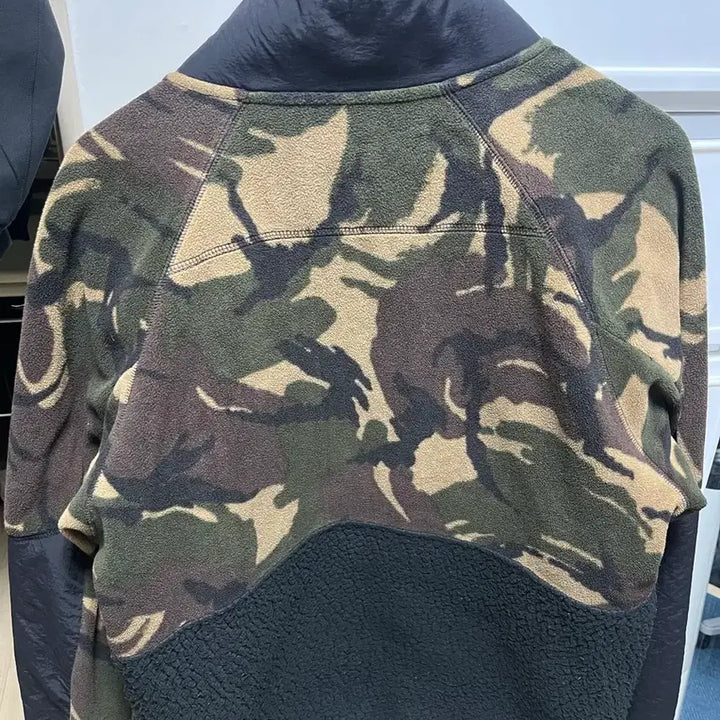 [BUNJANG] Palace Sergent Camo Fleece Jacket M / 팔라스 서전트 카모 폴라텍 후리스 자켓 M