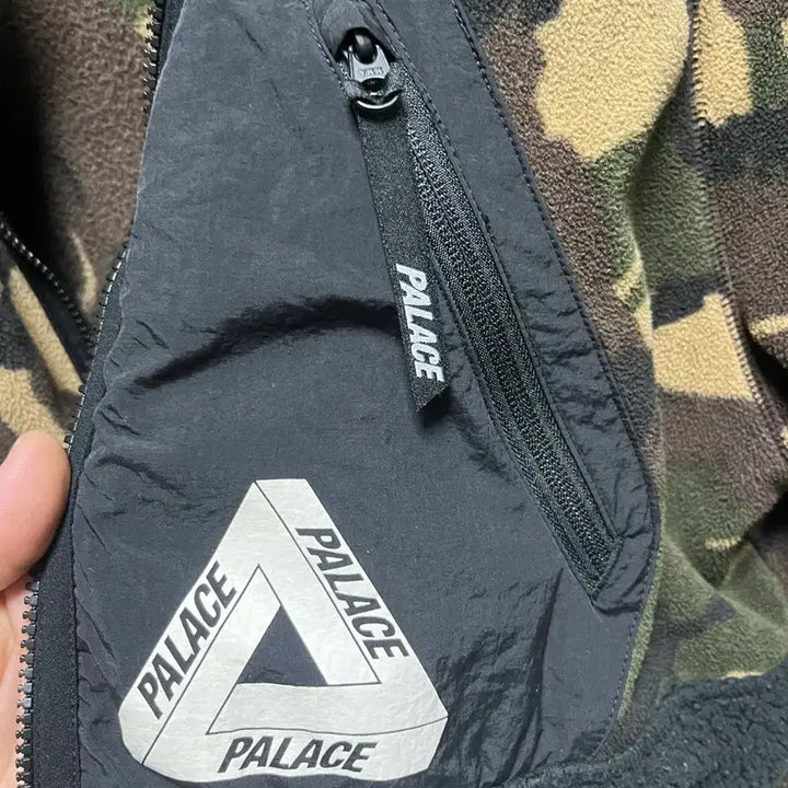 [BUNJANG] Palace Sergent Camo Fleece Jacket M / 팔라스 서전트 카모 폴라텍 후리스 자켓 M