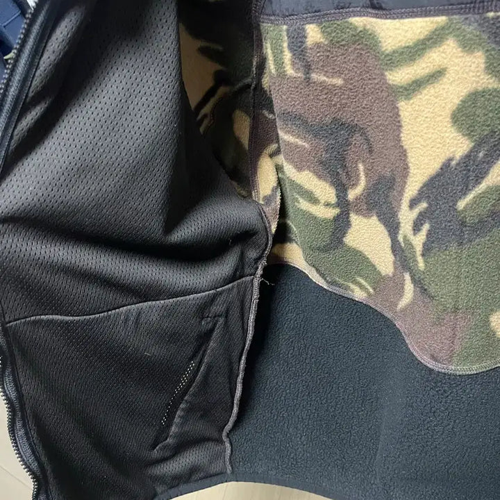 [BUNJANG] Palace Sergent Camo Fleece Jacket M / 팔라스 서전트 카모 폴라텍 후리스 자켓 M