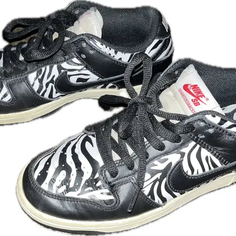[BUNJANG] Nike SB Quarter Snacks Dunk Low Black Zebra Sneakers / 나이키 SB 쿼터스낵 덩크 로우 블랙 제브라 235
