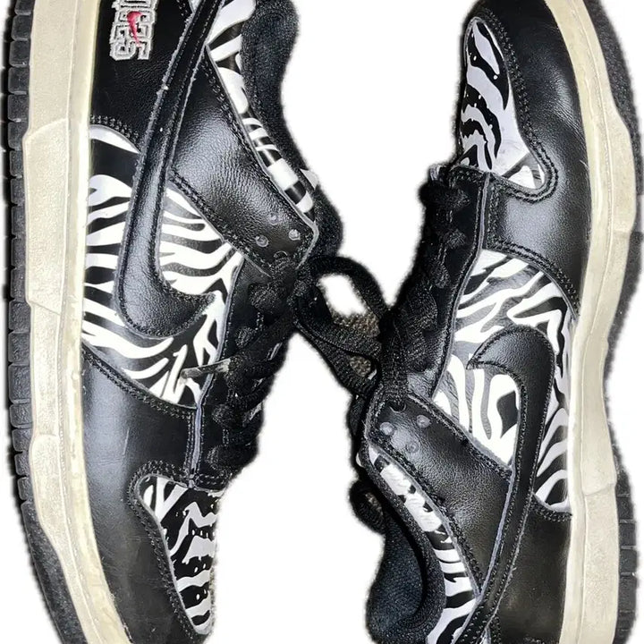 [BUNJANG] Nike SB Quarter Snacks Dunk Low Black Zebra Sneakers / 나이키 SB 쿼터스낵 덩크 로우 블랙 제브라 235