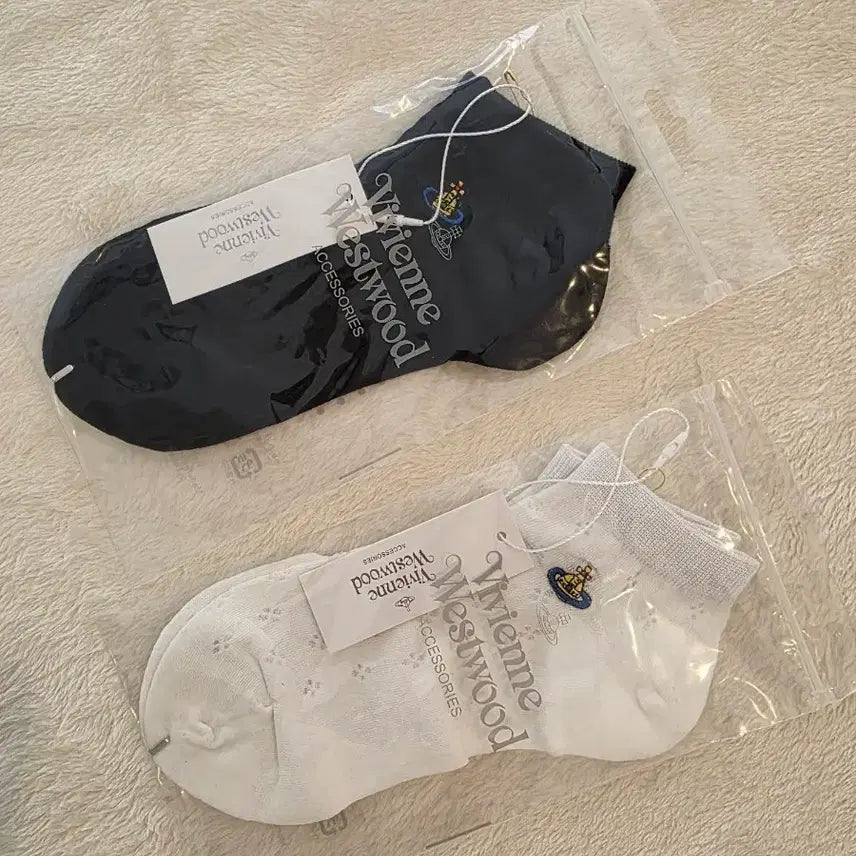[SOLD OUT] 비비안웨스트우드 발목양말