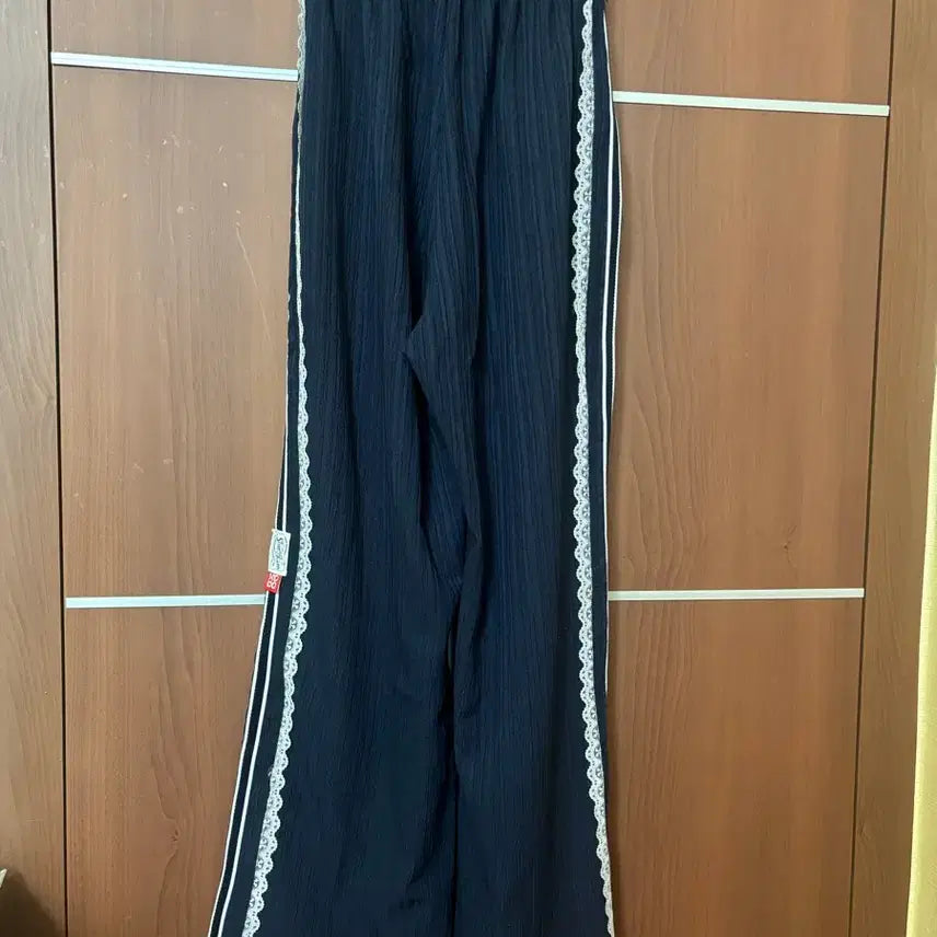 [BUNJANG] KOKOMO CO Lace Track Pants / 코코모코 레이스 트랙팬츠