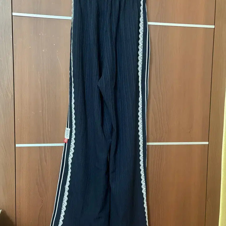 [BUNJANG] KOKOMO CO Lace Track Pants / 코코모코 레이스 트랙팬츠