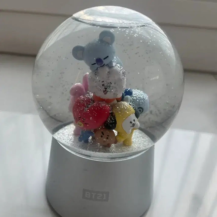 [BUNJANG] BT21 Snowball Figure / BT21 스노우볼 피규어