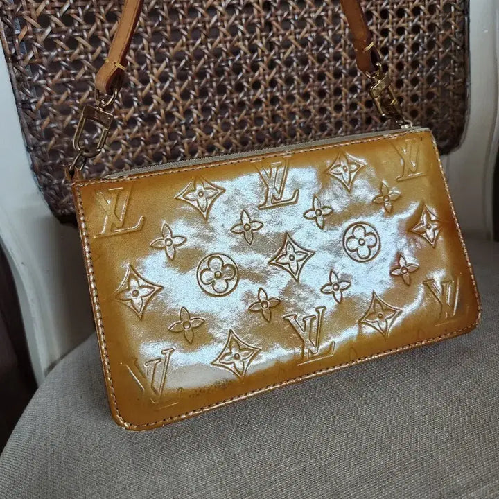 [BUNJANG] Louis Vuitton Vernis Lexington Pochette Yellow / 루이비통 베르니 렉싱턴 포쉐트 옐로우