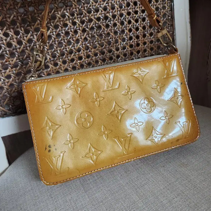 [BUNJANG] Louis Vuitton Vernis Lexington Pochette Yellow / 루이비통 베르니 렉싱턴 포쉐트 옐로우