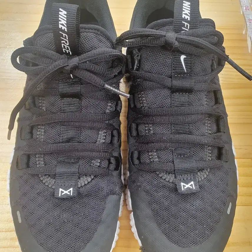 [BUNJANG] Nike Free Metcon 5 Black White (235mm) / [세탁완료/A급] 나이키 프리 메트콘 5 블랙화이트 (235)