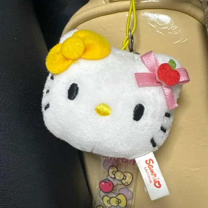 [BUNJANG] Sanrio Hello Kitty Apple Cafe Plush Keychain / 산리오 헬로키티 사과카페 인형 키링 Apple cafe