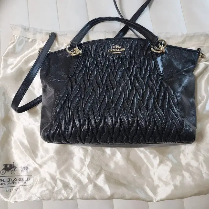 [BUNJANG] Coach Black Leather Crossbody Bag / 코치 블랙 레더 크로스백 + 더스트백