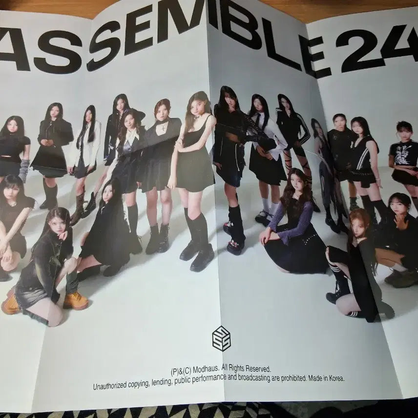 [SOLD OUT] [BUNJANG] tripleS Assemble24 Signed Album / 트리플에스 Assemble24 비매 싸인 앨범